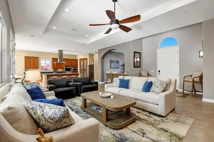 LIVING SPACE REVERSE