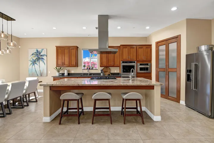 KITCHEN HEAD ON