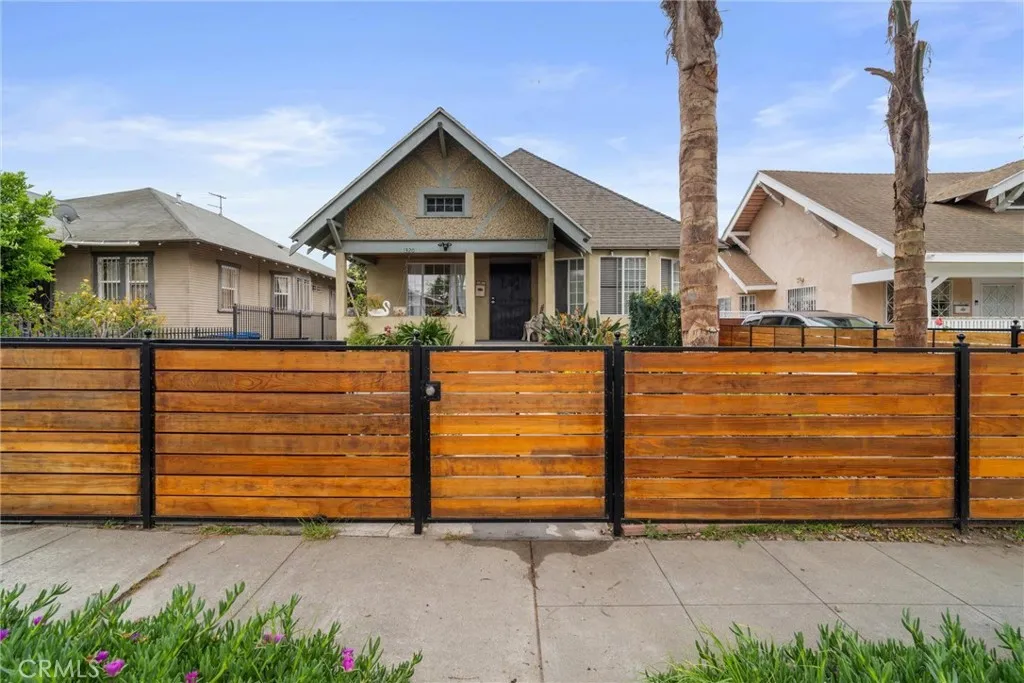 1320 W 50th Street, Los Angeles, California 90037 home-pic-1
