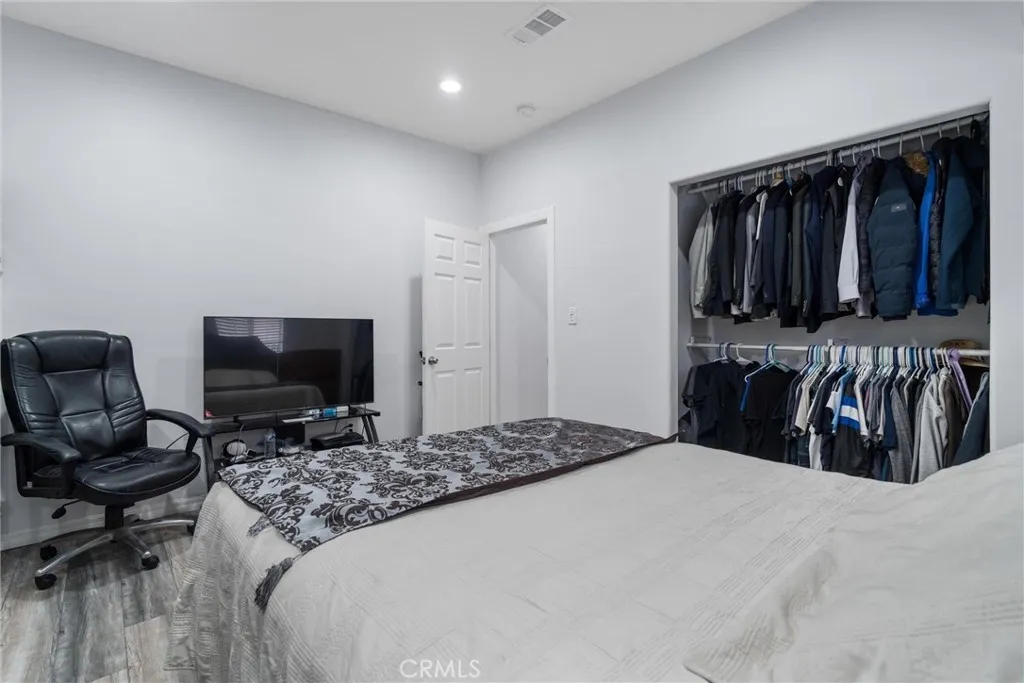 1320 W 50th Street, Los Angeles, California 90037 home-pic-10