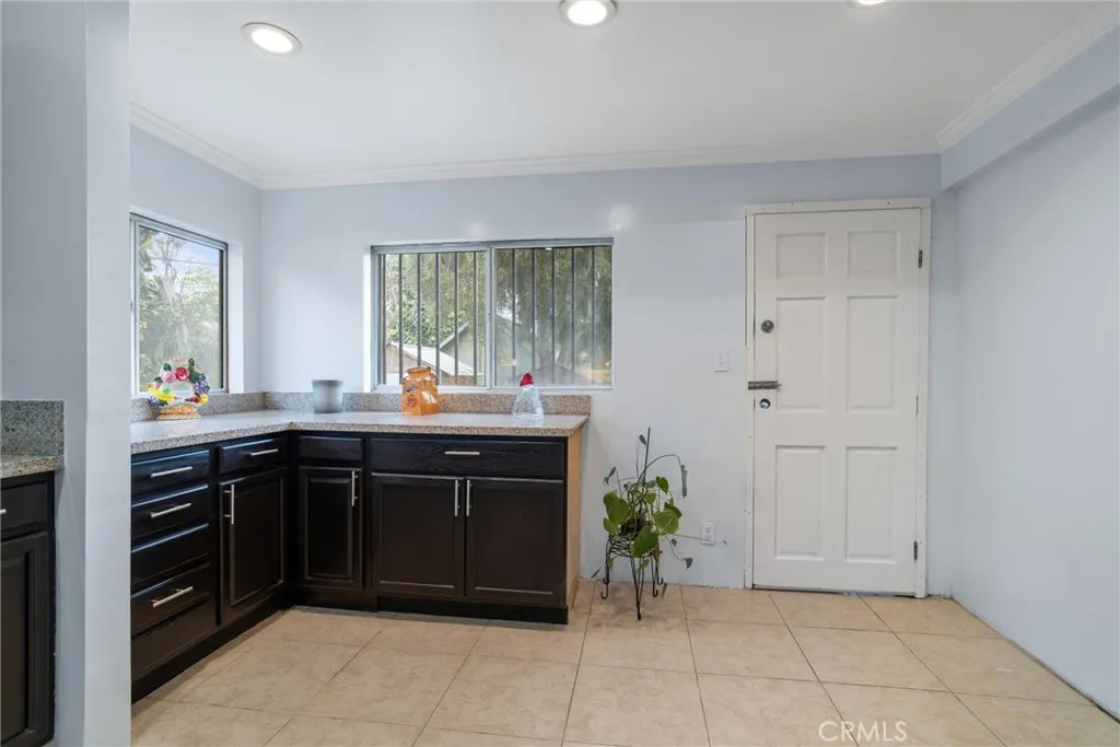1320 W 50th Street, Los Angeles, California 90037 home-pic-15