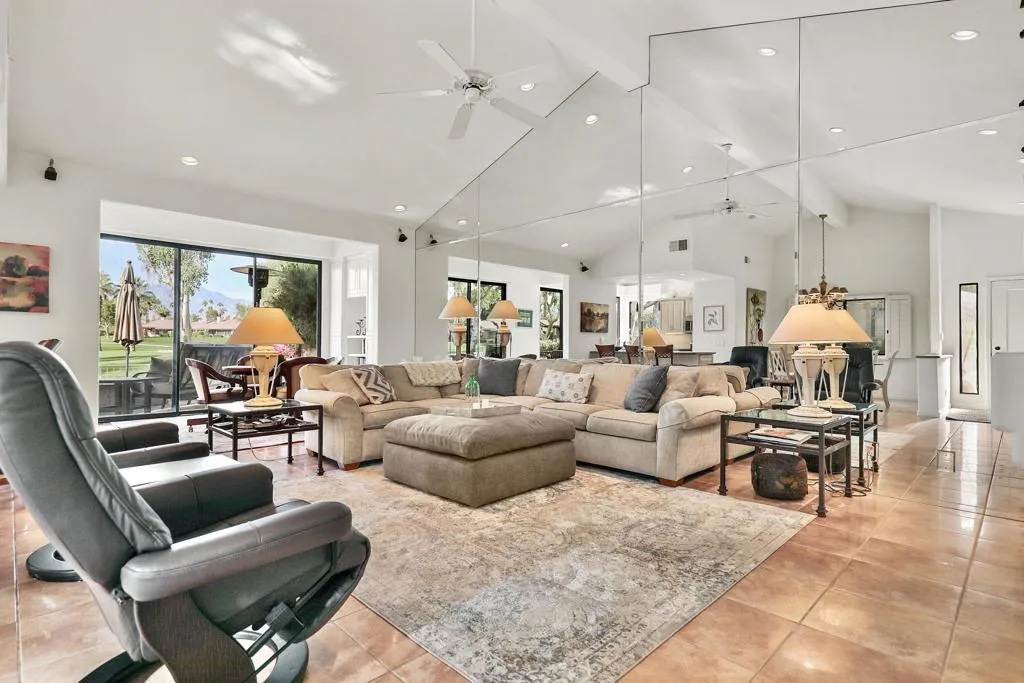 39 Blue River Drive, Palm Desert, California 92211 home-pic-2