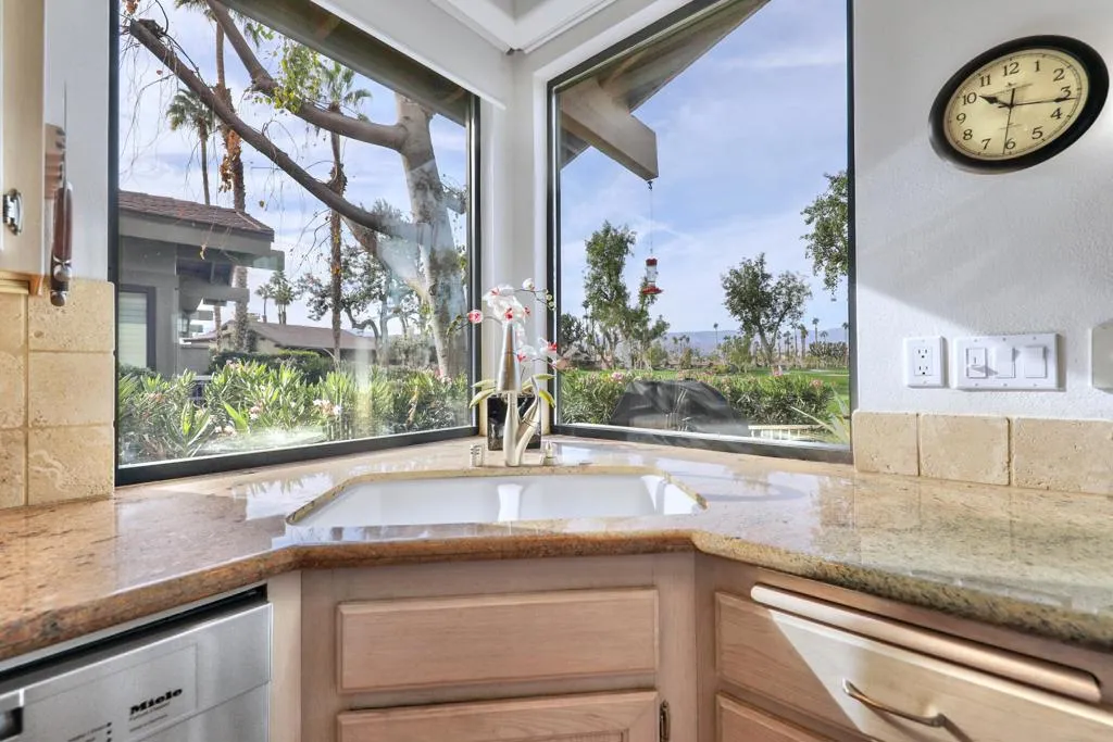39 Blue River Drive, Palm Desert, California 92211 home-pic-15