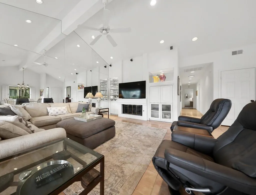 39 Blue River Drive, Palm Desert, California 92211 home-pic-9
