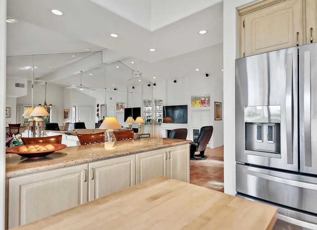 39 Blue River Drive, Palm Desert, California 92211 home-pic-17