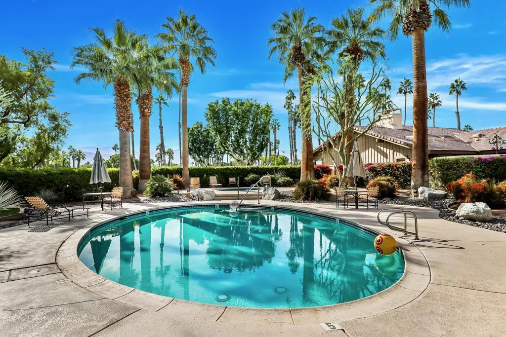 39 Blue River Drive, Palm Desert, California 92211 home-pic-33