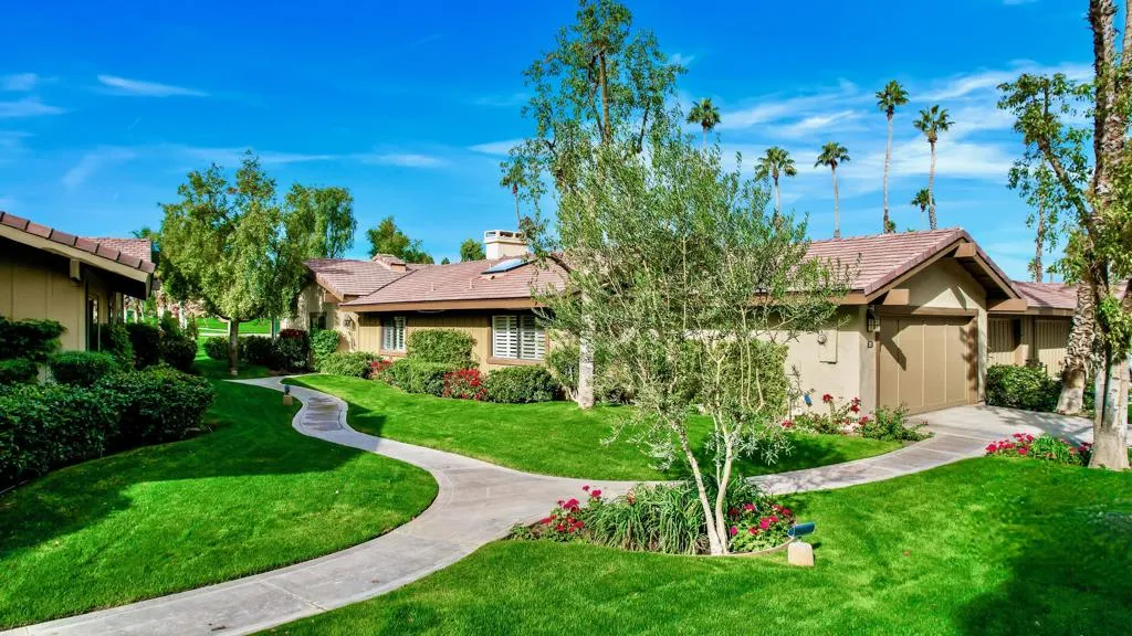 39 Blue River Drive, Palm Desert, California 92211 home-pic-5