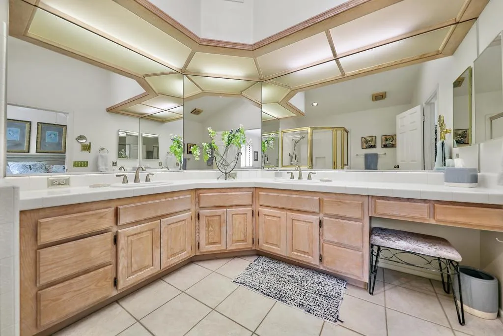 39 Blue River Drive, Palm Desert, California 92211 home-pic-4