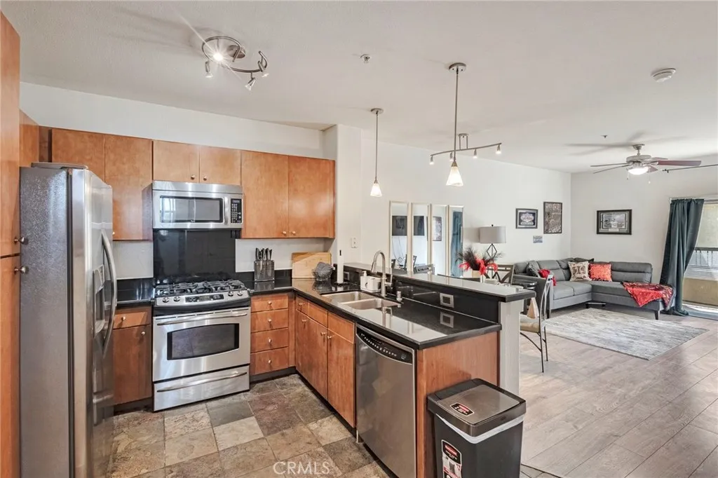 24535 Town Center Drive 6403, Valencia, California 91355 home-pic-3