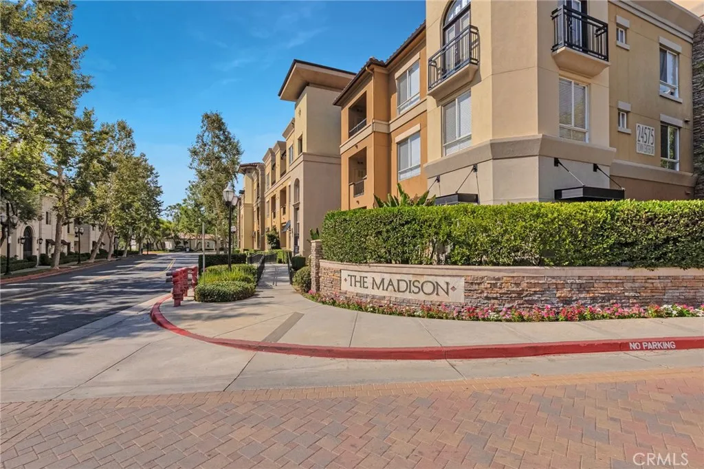24535 Town Center Drive 6403, Valencia, California 91355 home-pic-2