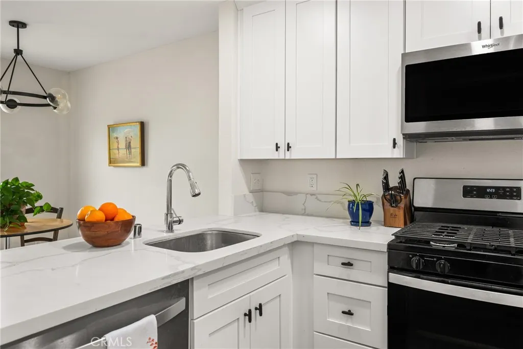 16 Oval 56, Irvine, California 92604 home-pic-15
