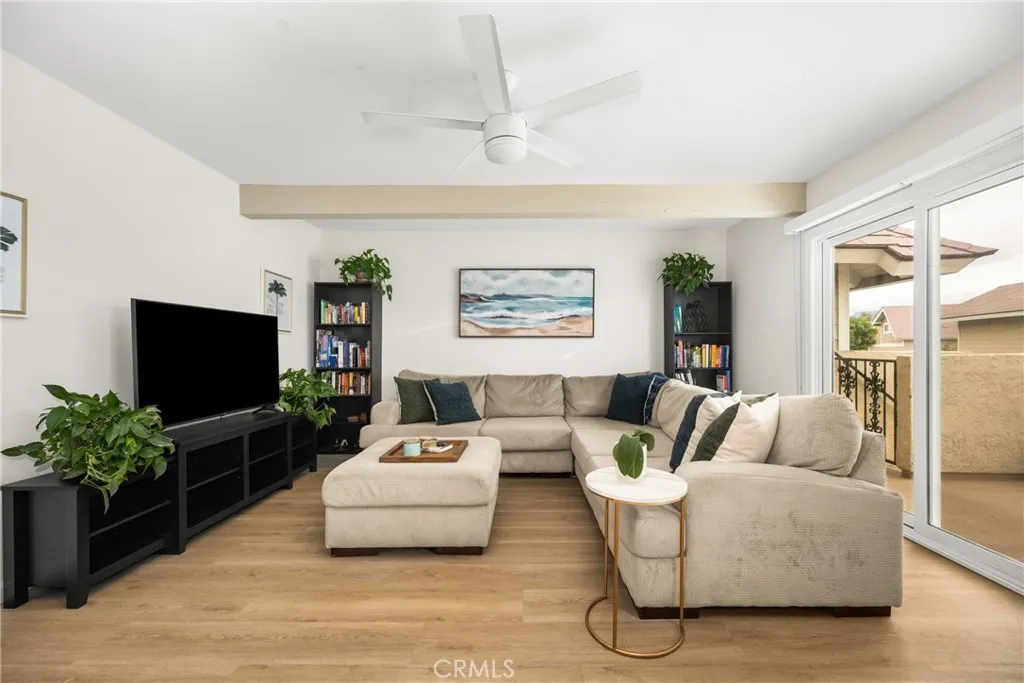 16 Oval 56, Irvine, California 92604 home-pic-2