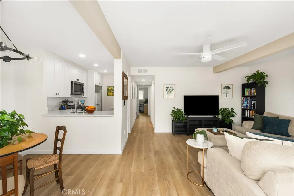 16 Oval 56, Irvine, California 92604 home-pic-1