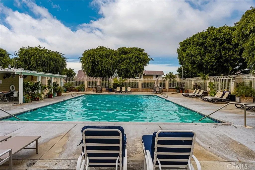16 Oval 56, Irvine, California 92604 home-pic-4