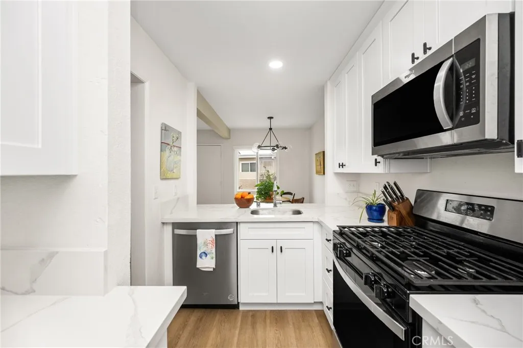 16 Oval 56, Irvine, California 92604 home-pic-13