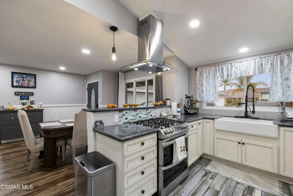 1231 Bluebell Street, Oxnard, California 93036 home-pic-10