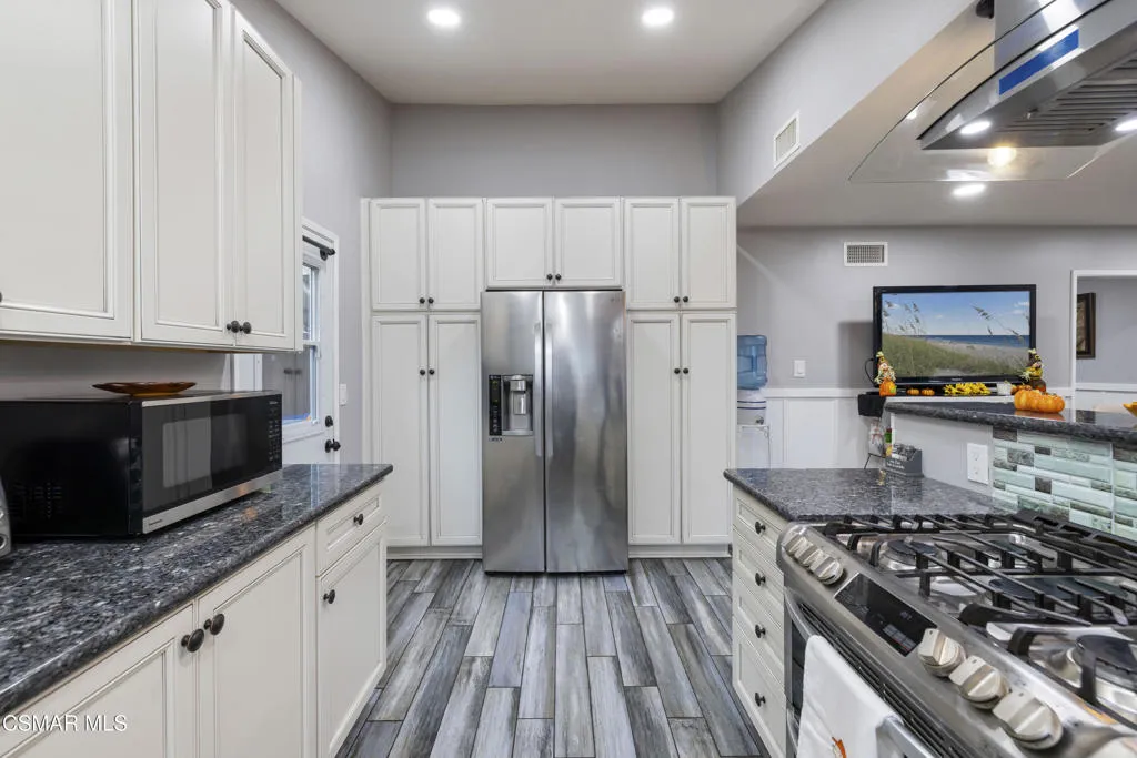 1231 Bluebell Street, Oxnard, California 93036 home-pic-12