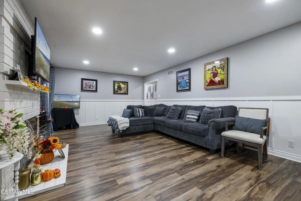 1231 Bluebell Street, Oxnard, California 93036 home-pic-16