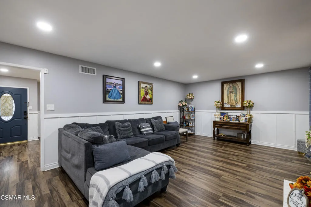 1231 Bluebell Street, Oxnard, California 93036 home-pic-15