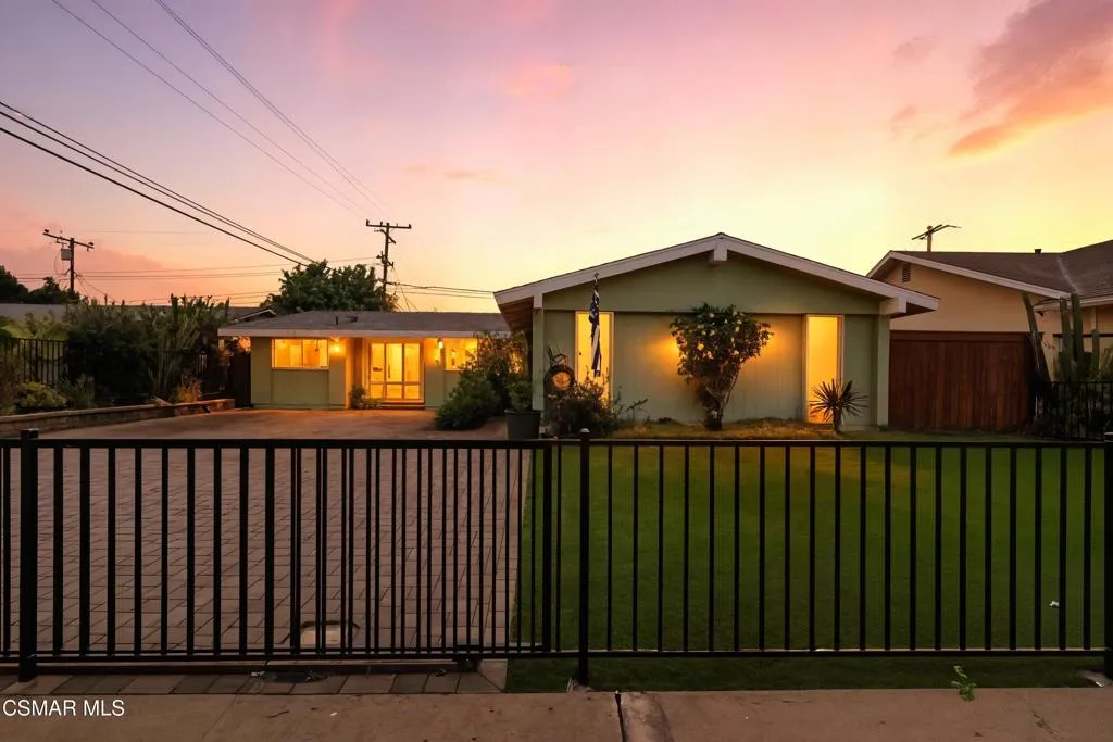 1231 Bluebell Street, Oxnard, California 93036 home-pic-1
