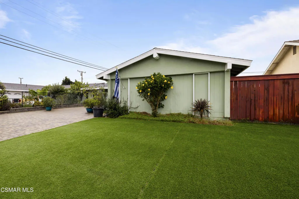 1231 Bluebell Street, Oxnard, California 93036 home-pic-3