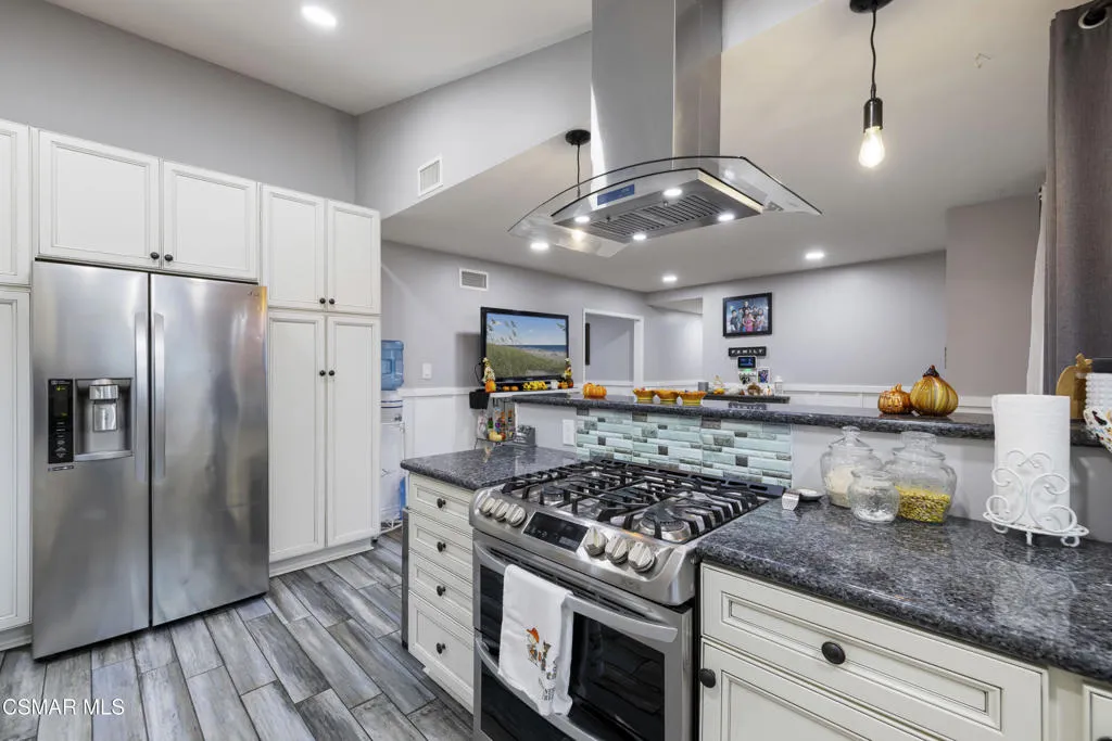 1231 Bluebell Street, Oxnard, California 93036 home-pic-13