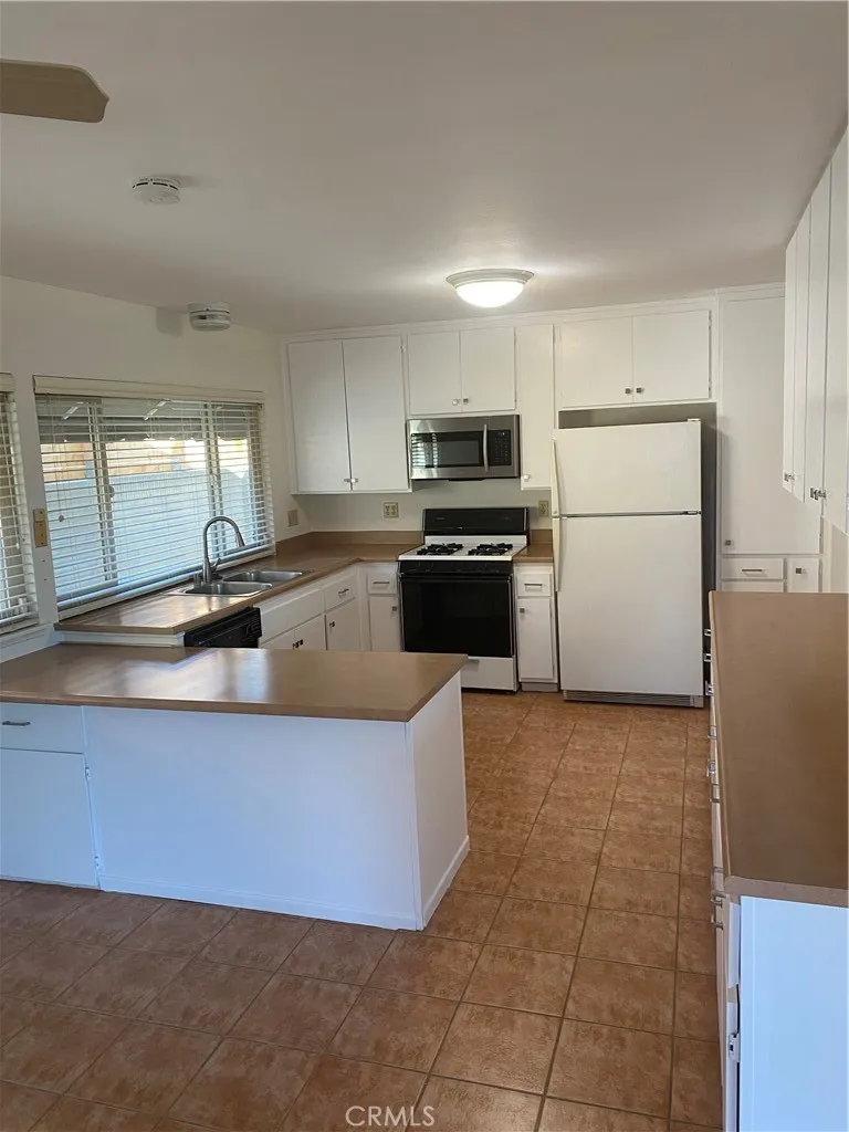 6532 Farinella, Huntington Beach, California 92647 home-pic-3