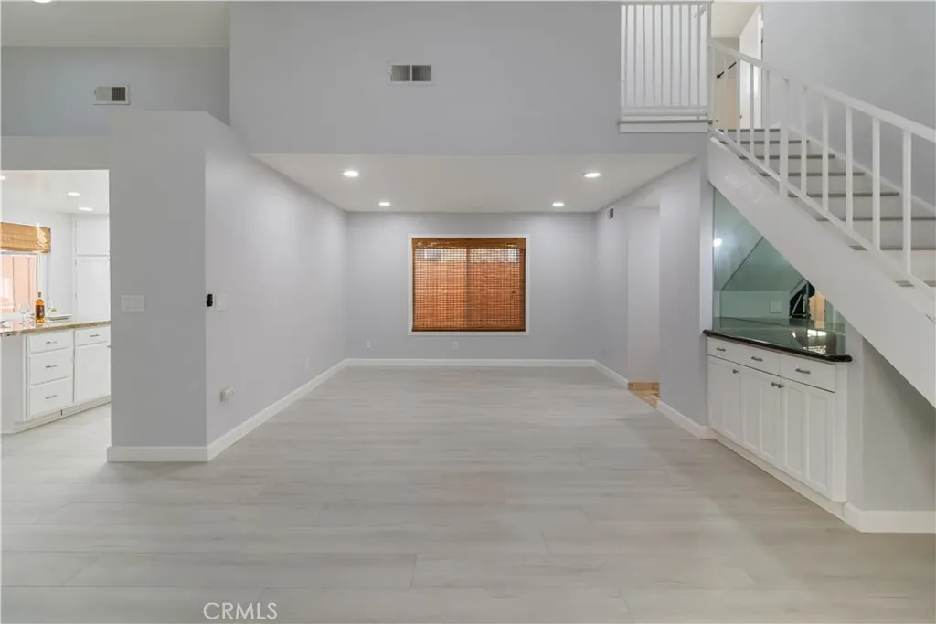 19853 Collins, Canyon Country, California 91351 home-pic-7