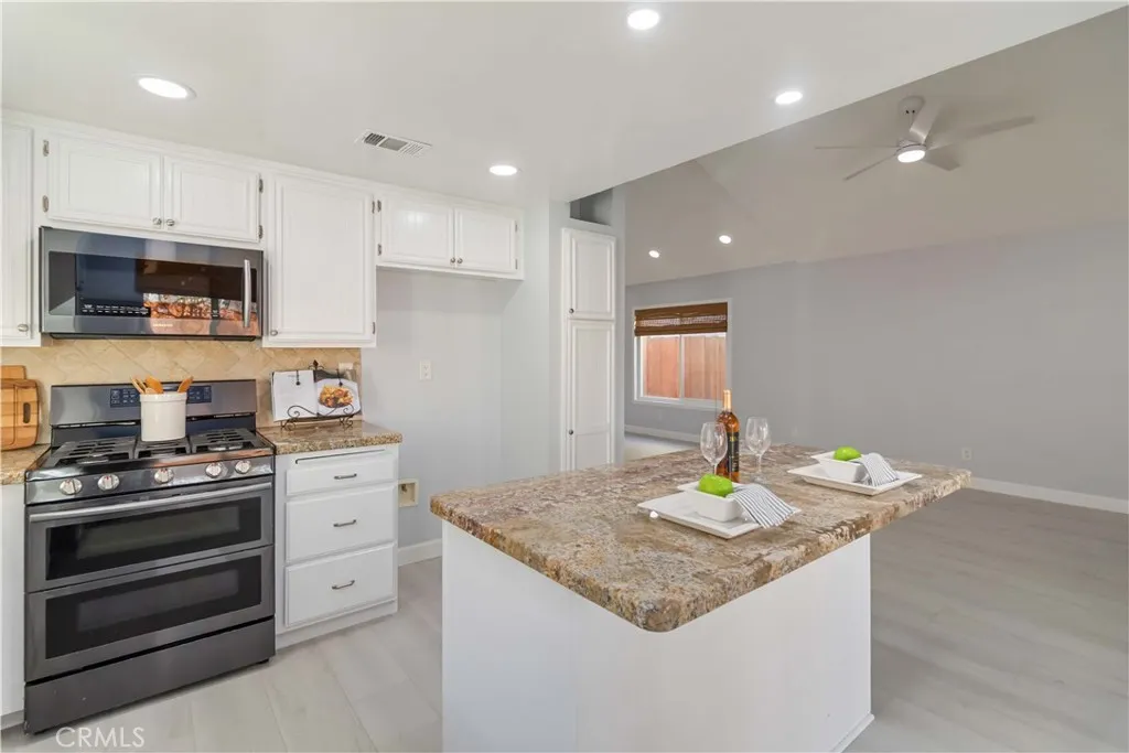 19853 Collins, Canyon Country, California 91351 home-pic-13