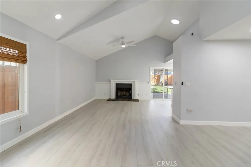 19853 Collins, Canyon Country, California 91351 home-pic-16