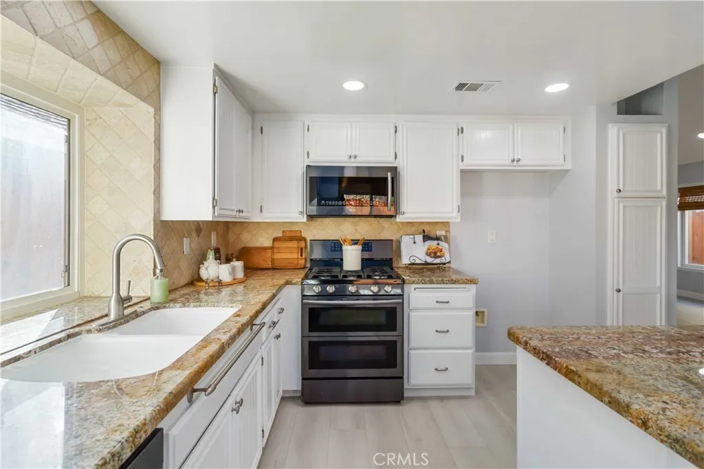 19853 Collins, Canyon Country, California 91351 home-pic-12