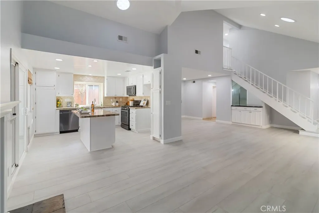 19853 Collins, Canyon Country, California 91351 home-pic-8