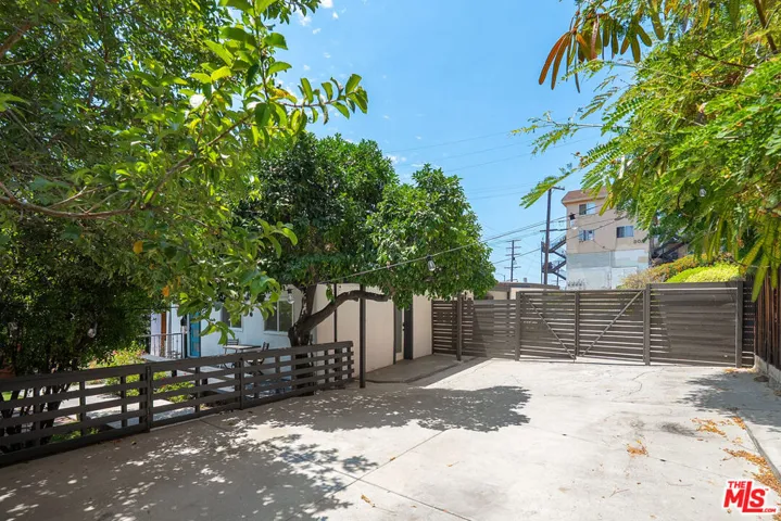 3501 1/2 parking for 4 cars