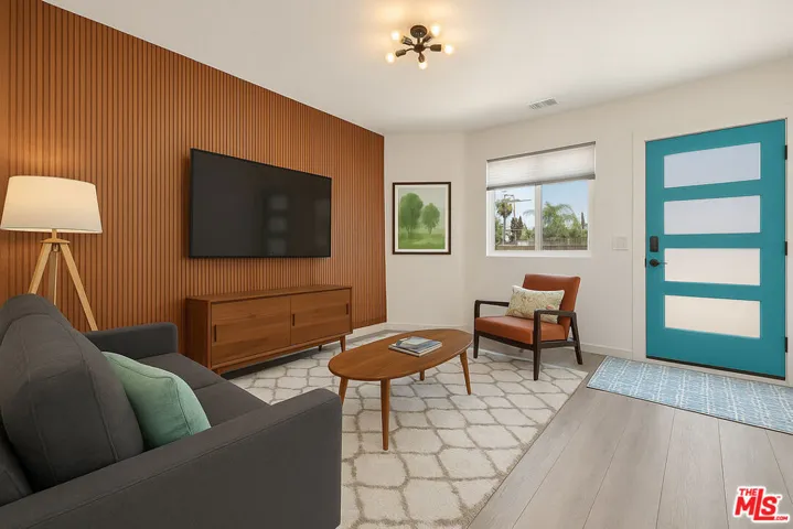 3501 Living room virtually sta