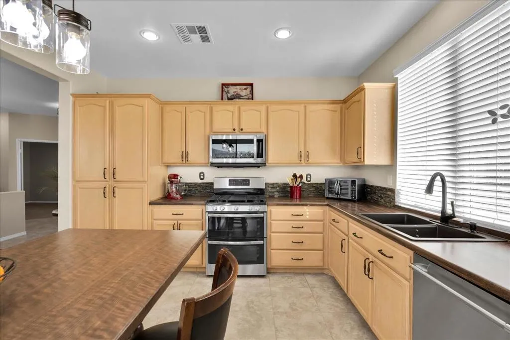 65565 Acoma Avenue 1, Desert Hot Springs, California 92240 home-pic-2