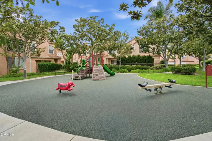 42_community playground