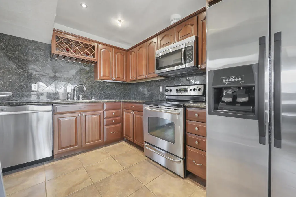 45451 Lupine Lane 30, Palm Desert, California 92260 home-pic-2