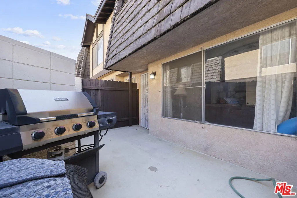 5461 Newcastle Avenue 6, Encino, California 91316 home-pic-36
