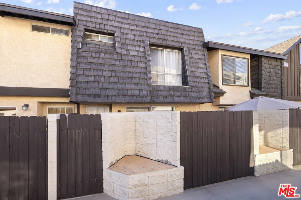 5461 Newcastle Avenue 6, Encino, California 91316 home-pic-4