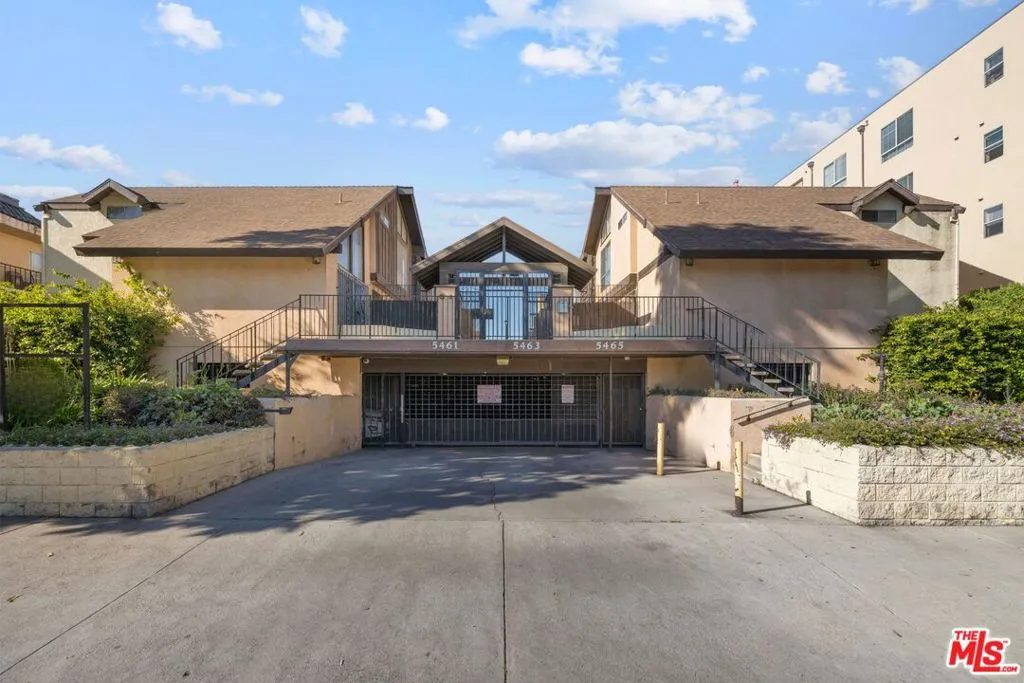 5461 Newcastle Avenue 6, Encino, California 91316 home-pic-1