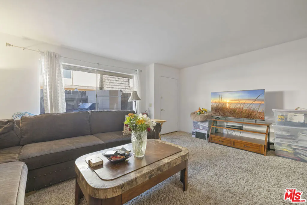 5461 Newcastle Avenue 6, Encino, California 91316 home-pic-10