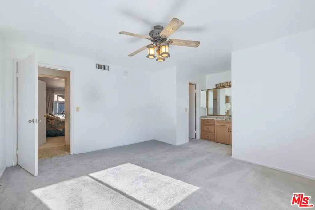 5461 Newcastle Avenue 6, Encino, California 91316 home-pic-26