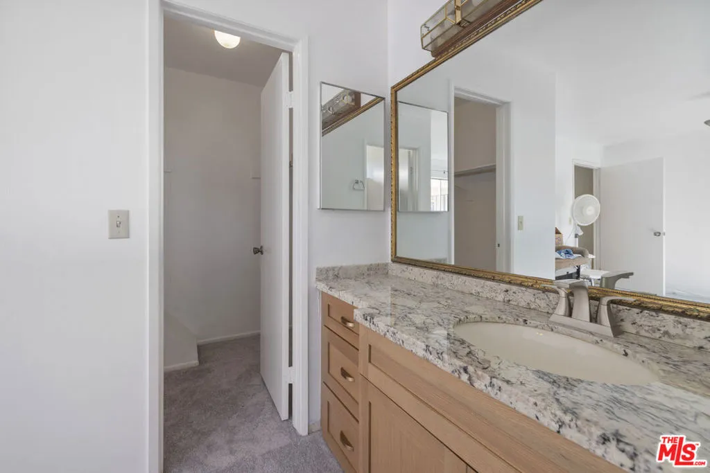 5461 Newcastle Avenue 6, Encino, California 91316 home-pic-31