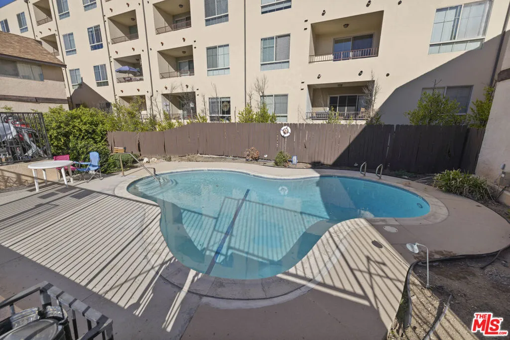 5461 Newcastle Avenue 6, Encino, California 91316 home-pic-6