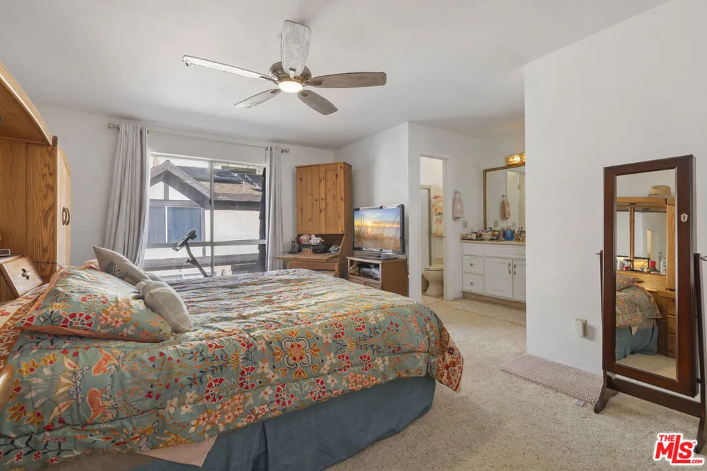 5461 Newcastle Avenue 6, Encino, California 91316 home-pic-19