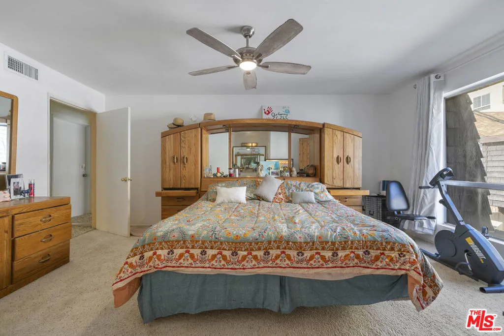 5461 Newcastle Avenue 6, Encino, California 91316 home-pic-21