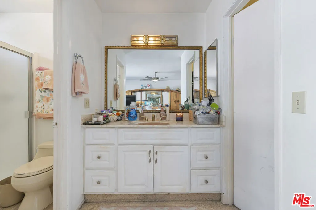 5461 Newcastle Avenue 6, Encino, California 91316 home-pic-23