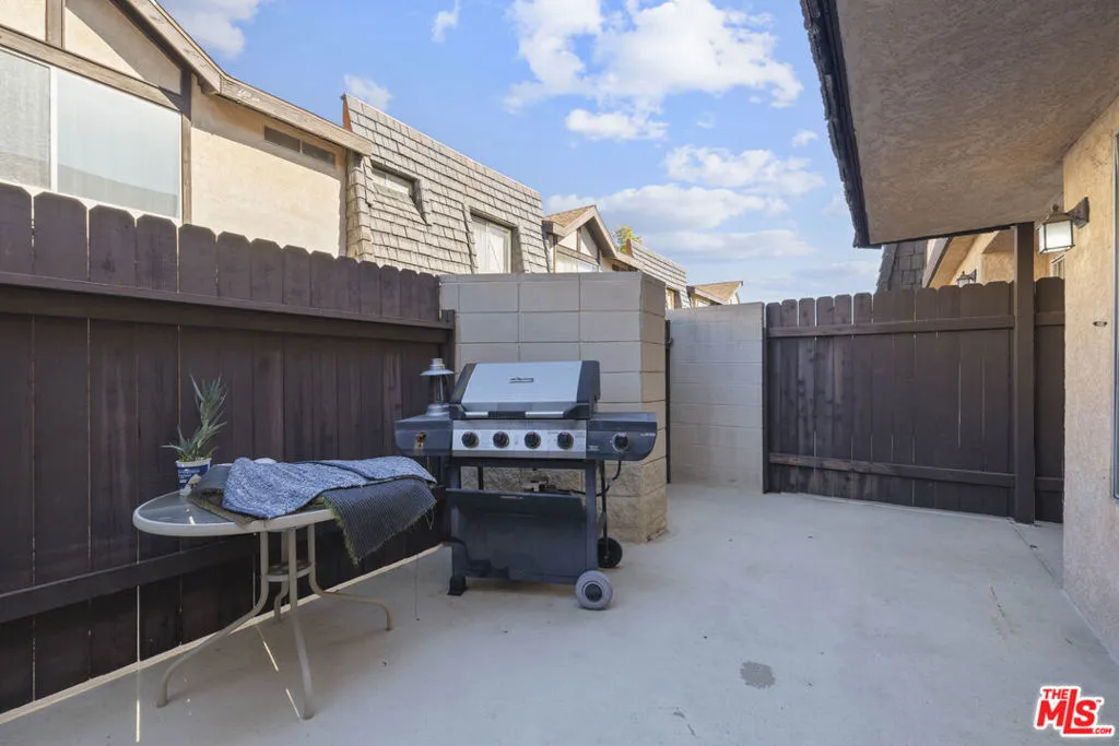5461 Newcastle Avenue 6, Encino, California 91316 home-pic-35