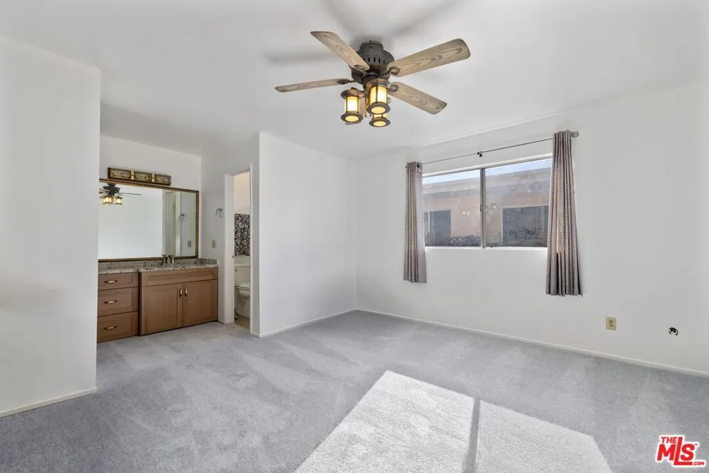 5461 Newcastle Avenue 6, Encino, California 91316 home-pic-25