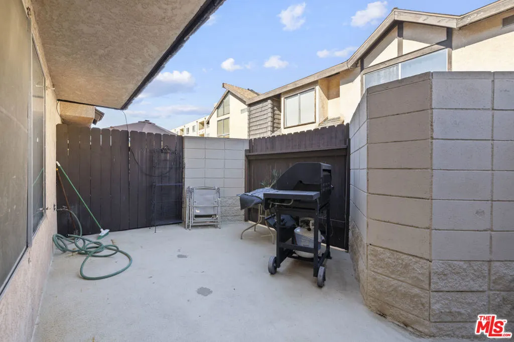 5461 Newcastle Avenue 6, Encino, California 91316 home-pic-34